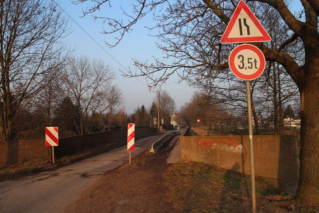 Bild: Die Br&uuml;cke ist seit 1999 nur noch einseitig befahrbar
