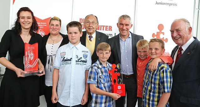 Bild: Laudatoren und Preistraeger 2013