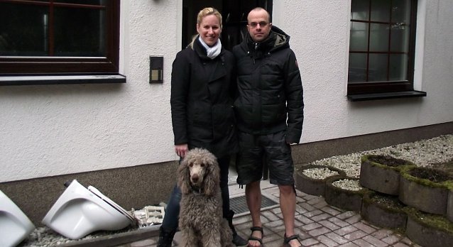 Bild: Der neue Landarzt mit Frau und K&ouml;nigspudel