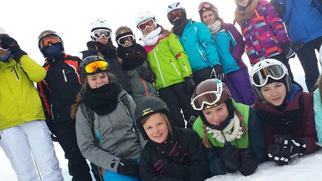 Bild: Winter wie er sein sollte - die Skisch&uuml;ler des Bleicher&ouml;der Schillergymnasiums in S&uuml;dtirol