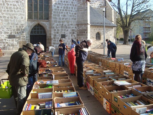 Bild: Am 25. April ist es wieder soweit - der KILA organisiert den gro&szlig;en B&uuml;cherflohmarkt auf dem Blasii-Kirchplatz