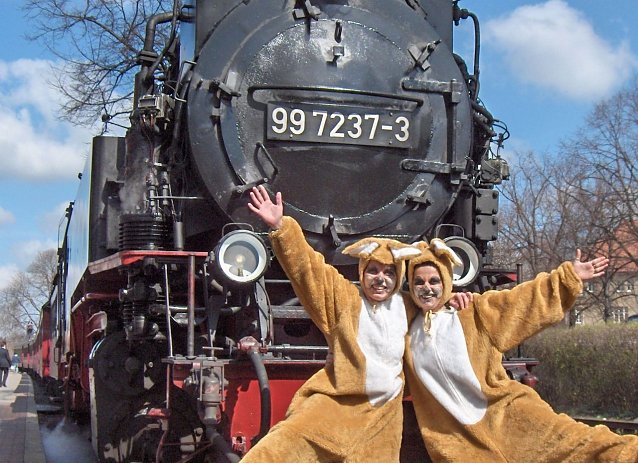 Bild: Der Osterhase kommt mit dem Zug - am Osterwochenende organisiert die Harzer Schmalspurbahn wieder die beliebten Osterfahrten