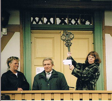 Bild: Sarah Kirsch er&ouml;ffnet das rekonstruierte Geburtshaus