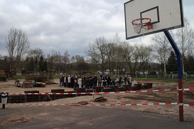 Bild: F&uuml;r die neue Sporthalle der Regelschule Ellrich wurde heute der Grundstein gelegt