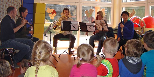 Bild: Besuch im Kindergarten