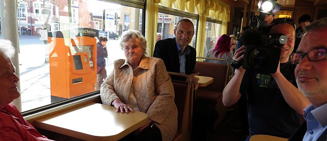 Bild: Eine Runde Wahlkampf in der Bahn