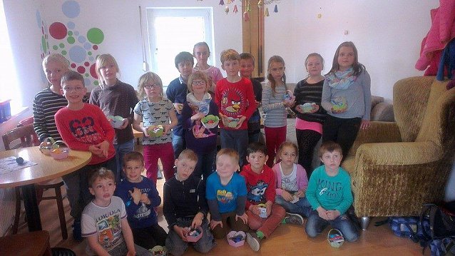 Bild: Die Grundsch&uuml;ler aus Niedersalza bedanken sich f&uuml;r die Hilfe bei der Renovierung