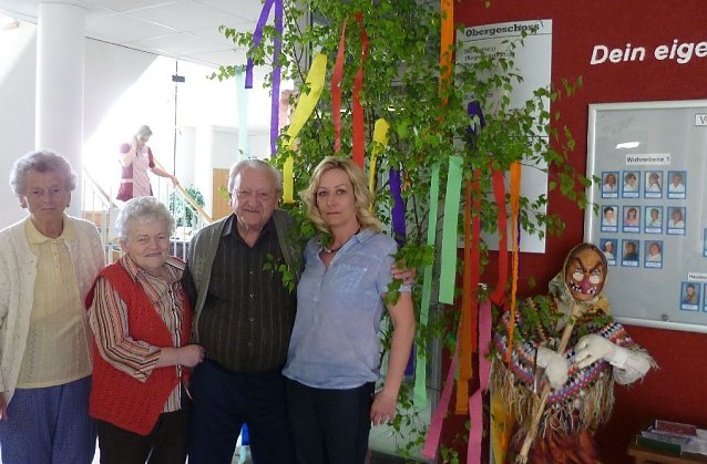 Bild: Maibaum im Pflegeheim