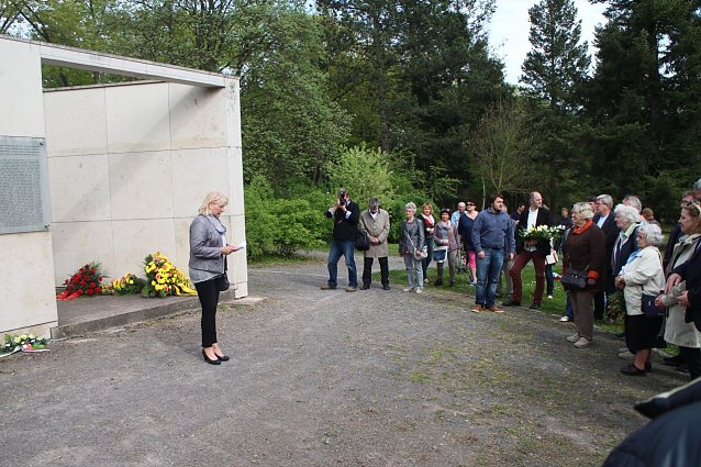Bild: Die zweite Beigeordnete der Stadt, Hannelore Haase, hielt die Gedenkrede