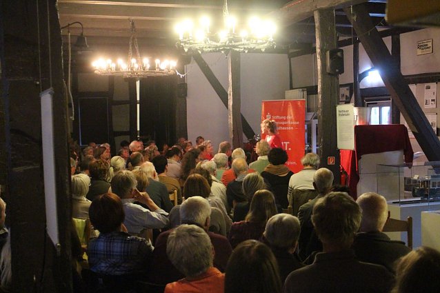 Bild: Das Erz&auml;hltheater sorgte f&uuml;r volles Haus im Tabakspeicher
