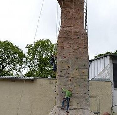 Bild: Pfingstfest auf Feuerkuppe gestartet