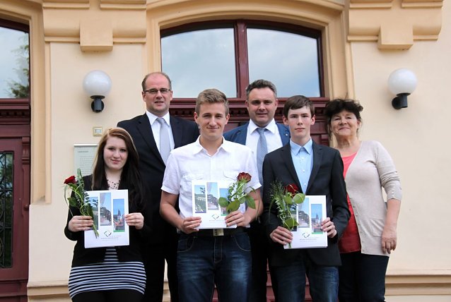 Bild: Franziska Zornemann, Matthias Jendricke, Toni S&auml;cker, Personalleiter Gunnar Reuter, Andreas Keitel und Ausbildungsleiterin Gabriele Kratz.