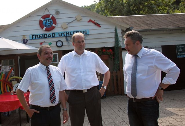 Bild: Heringens B&uuml;rgermeister Maik Schr&ouml;ter, Landrat Matthias Jendricke und der Leiter der Servicegesellschaft Gunnar Reuter