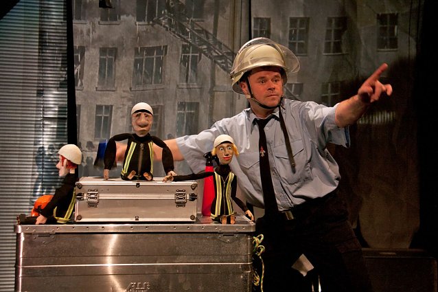 Bild: Bei der Feuerwehr wird der Kaffee kalt kommt noch einmal zur&uuml;ck ins TuD 