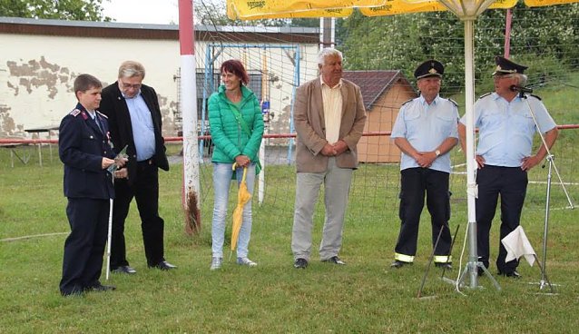 Bild: Scheck f&uuml;r die Jugendfeuerwehr
