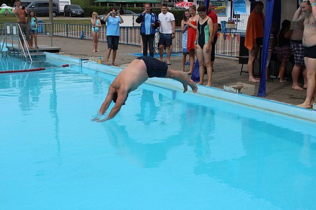 Bild: 24-Stunden-Schwimmen gestartet