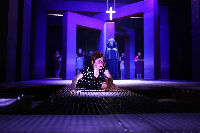 Bild: Lisa Klabunde als Margarete im Schauspiel Faust_Eins, das ab November im Theater Nordhausen zu erleben ist