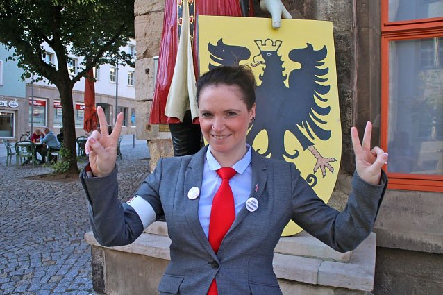 Bild: Katja Staffehl ist Vorsitzende der PARTEI Nordhausen und fordert: Schwarzfahren muss bezahlbar bleiben!