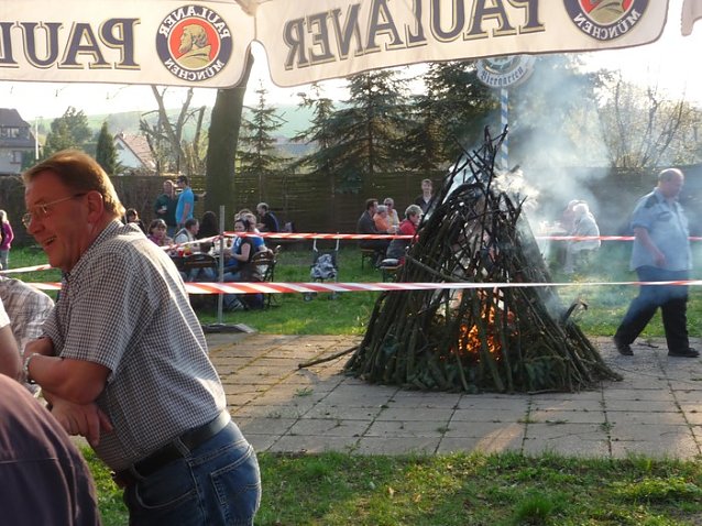 Bild: Osterfeuer in Salza