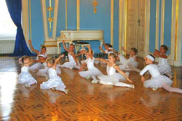 Bild: 20 Jahre Tanzstudio Radeva