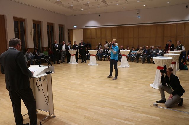 Bild: Viele Gratulanten, Freunde und Unterst&uuml;tzer waren zur Geburtstagsfeier des OKN gekommen