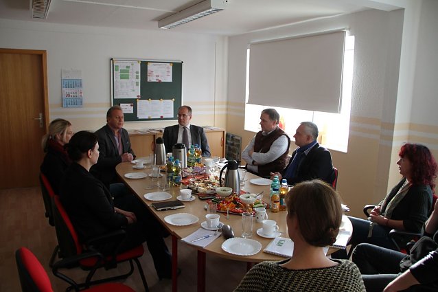 Bild: Gespr&auml;che mit der Basis - im Horizont empfing man Besuch aus Berlin