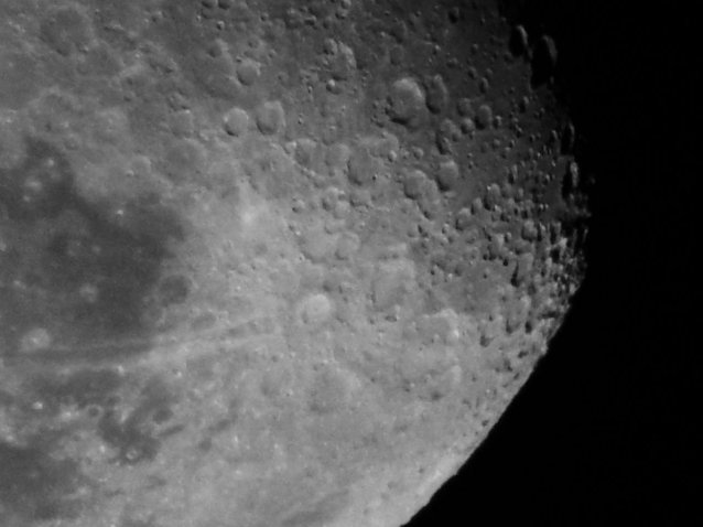 Bild: Ganz nah dran am Mond - geht auch vom Boden aus