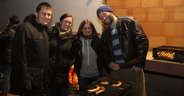 Bild: Wintergrillen der Wirtschaftsjunioren: Matthias Kresel und Frau Kerstin, Stephanie Kespohl und Christoph T&ouml;lle