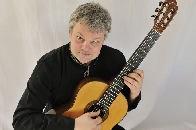 Bild: Gitarrist Roger Tristao Adao wird demn&auml;chst wieder auf dem Heringer Schloss aufspielen