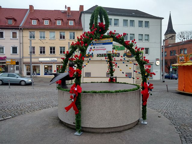 Bild: Die ersten Brunnen sind geschm&uuml;ckt
