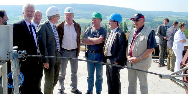 Bild: Erkl&auml;rungen auf der Br&uuml;cke