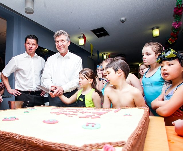 Bild: Kuchen gabs nat&uuml;rlich auch - das Nordh&auml;user Badehaus feierte am Wochenende seinen 15. Geburtstag