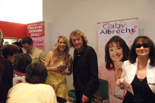Bild: Simone & Charly Brunner gaben flei&szlig;ig Autogramme.�