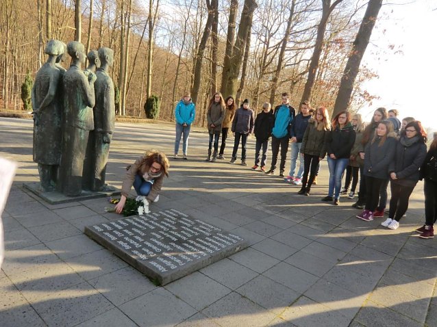 Bild: Die Klasse 10b des Bleicher&ouml;der Schiller Gymnasiums zu Besuch in der Gedenkst&auml;tte Mittelbau-Dora
