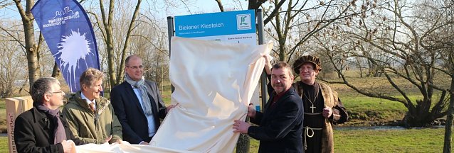 Bild: L&uuml;ckenschluss auf dem Lutherweg - am Kiesschacht wurde heute der letzte Wegpunkt des Lutherweges im Landkreis Nordhausen er&ouml;ffnet