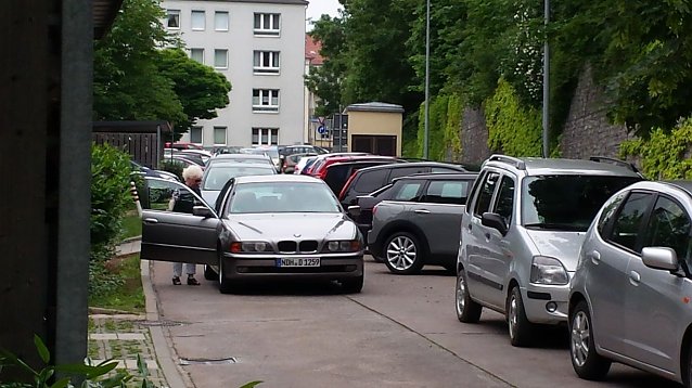Bild: Die Rautenstrasse wird mal eben f&uuml;r den gesamten Verkehr Stadtrunter gesperrt und schon geht das Verkehrschaos Vor dem Vogel los.