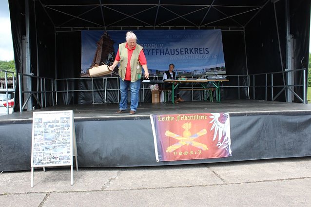 Bild: Mehr als nur Kanonenschie&szlig;en