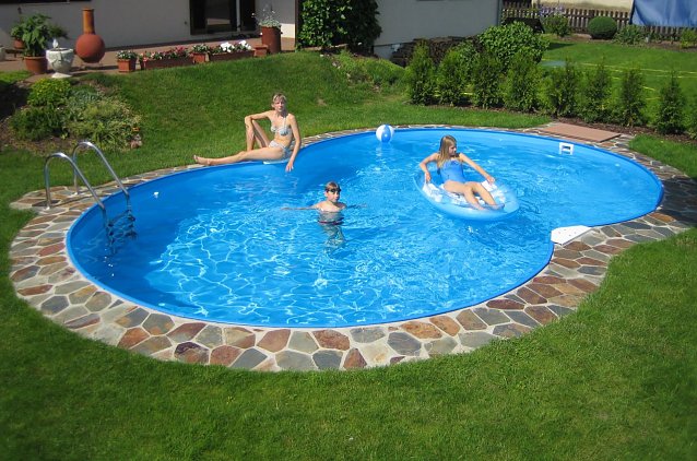 Bild: Planschen im eigenen Garten - der Pool machts m&ouml;glich