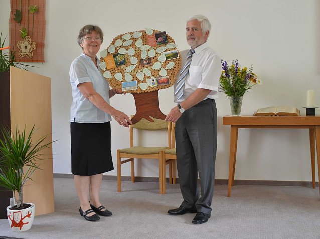 Bild: Am vergangenen Samstag verabschiedete die Adventgemeinde Nordhausen ihren ehemaligen Pastor Klaus K&auml;stner und seine Frau Christel in einem Festgottesdienst.