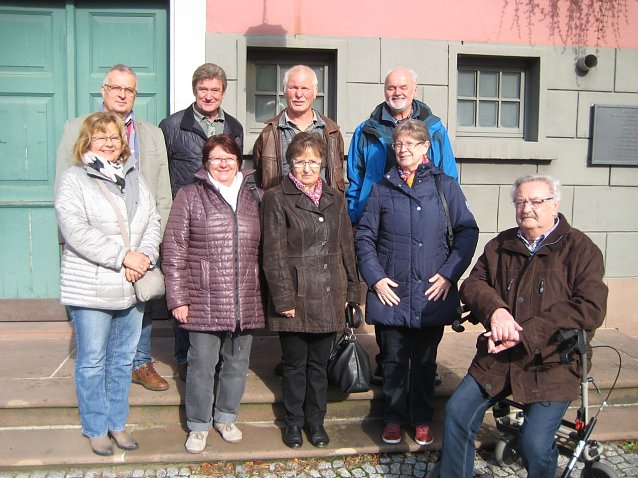 Bild: Vor 50 Jahren begannen sie ihre Ausbildung in S&uuml;lzhayn, jetzt sa&szlig; man wieder beeinander