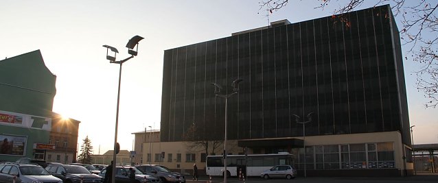 Bild: Unter dem Hammer - Verwaltungsgeb&auml;ude am Nordh&auml;user Bahnhof