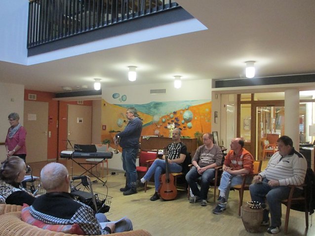 Bild: Instrumentalgruppe der Werkst&auml;tten zu Gast im Haus St. Jakob