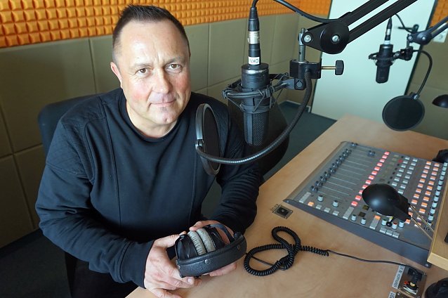 Bild: Dr. med. Christian Meyer sprach im vergangenen Jahr bereits mit Sandra Witzel von Radio ENNO &uuml;ber das Thema Osteoporose. Jetzt besuchte der Leiter des Osteologischen Schwerpunktzentrums am Nordh&auml;user S&uuml;dharzklinikum das B&uuml;rgerradio erneut