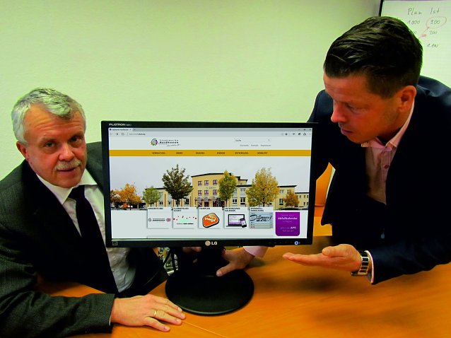 Bild: Olaf Salomon, Gesch&auml;ftsf&uuml;hrer und Jens Eisenschmidt, Prokurist der Stadtwerke Nordhausen � Holding f&uuml;r Versorgung und Verkehr GmbH haben mit einem Mausklick die neue Internetseite freigeschaltet