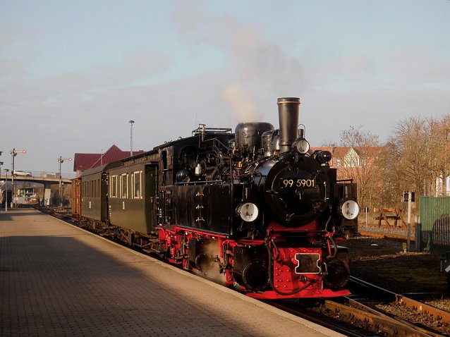 Bild: Der HSB Advents-Express zum Nordh&auml;user Weihnachtsmarkt bei der Ankunft in Nordhausen Nord