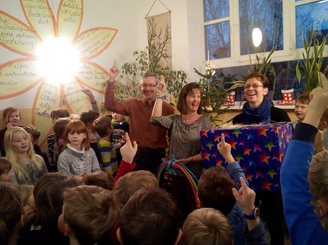Bild: Bescherung an der Grundschule Petersdorf
