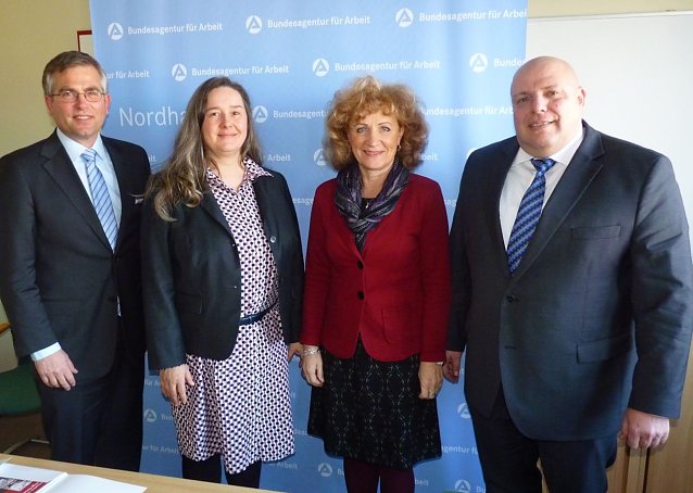 Bild: Ministerieller Besuch bei der Arbeitsagentur: Karsten Frob&ouml;se, die Ministerinnen Heike Werner und Birgit Keller sowie Heiko R&ouml;der