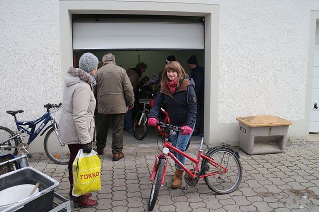 Bild: Versteigerung im Rathaus - soviele Fahrr&auml;der abgegeben wie noch nie