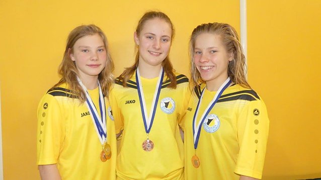 Bild: Katharina Grafe, Paula Schneller und Jette Eisenschmidt konnten in Northeim Medallien holen