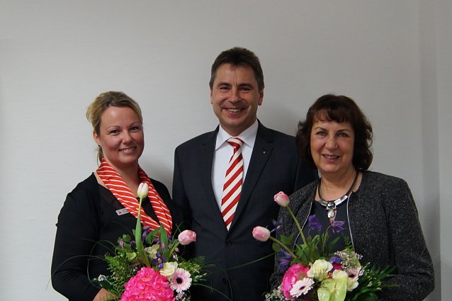 Bild: Nadine Klapproth, Vorstand Wolfgang Asche und Regina Fuhrmann